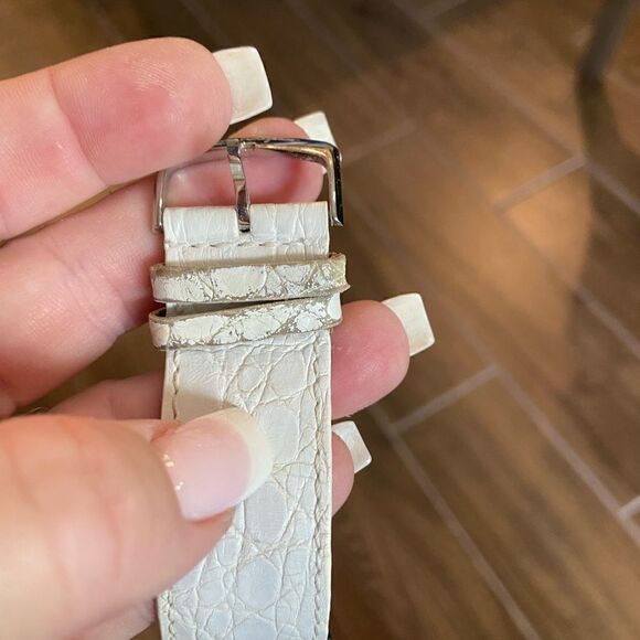 Salvatore Ferragamo VARA white watch with leather band - Picture 4 of 12